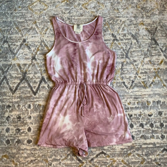 Women’s romper! - Picture 1 of 3